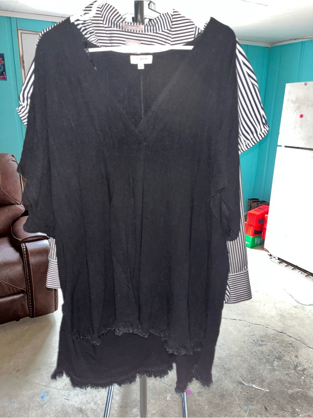 Umgee Black V-Neck Raw-Hem Tunic Top